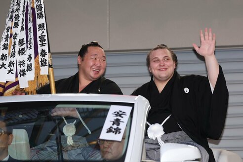 大相撲】安青錦 本割＆優勝決定巴戦の死闘を制して3度目賜杯「一番上