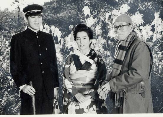 （左から）奈良坂敦、吉永小百合、市川昆監督 