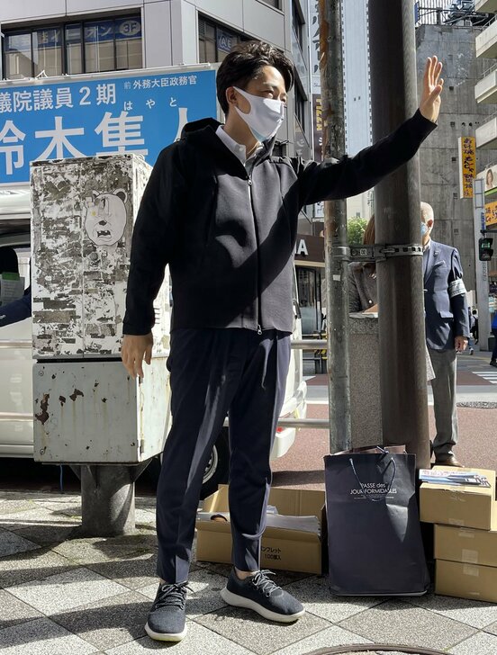  鈴木隼人氏の応援に駆け付けた小泉進次郎氏（東スポWeb）