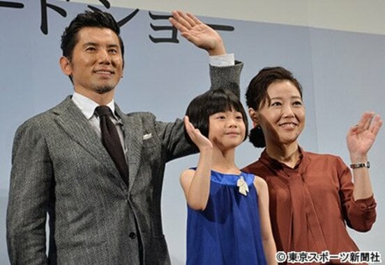 映画の完成披露試写会に登場した(左から)本木雅弘、白鳥玉季、西川美和監督