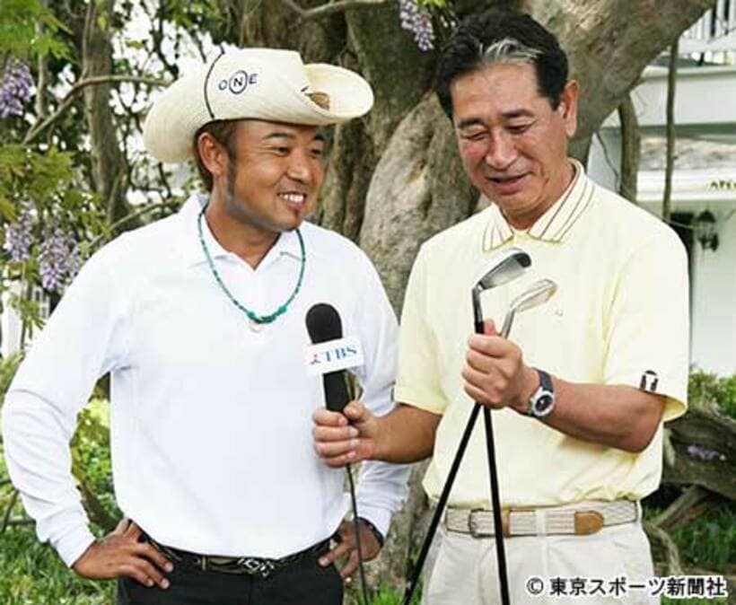  ２００７年、マスターズのリポートで片山晋呉（左）と星野氏