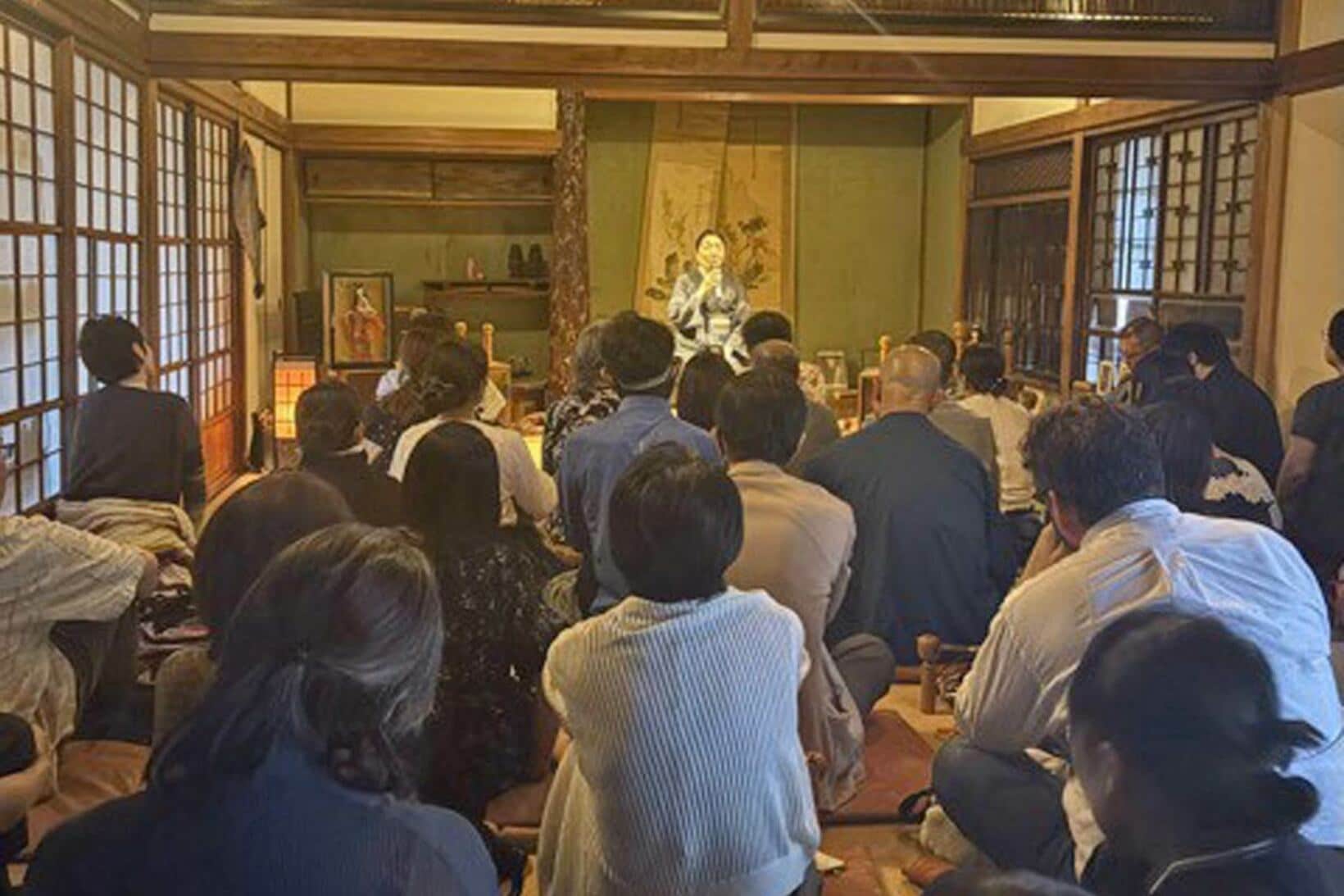 川奈まり子氏の怪談イベントはこの人だかり（提供写真）