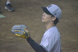 投手練習に参加した巨人・山崎伊織
