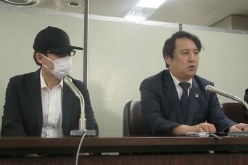クリアースカイ社を告訴した加藤博太郎弁護士（右）と被害を訴える男性