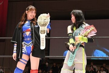 POP王者・荒井優希(左)と火花を散らす鈴芽