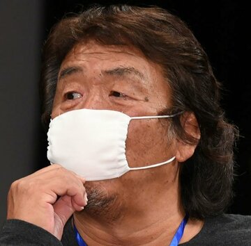  アベノマスクを愛用する長州力だが…