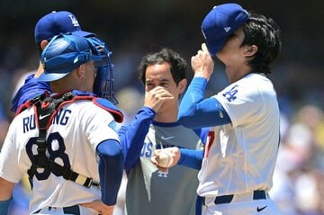 大谷翔平（右）の捕手としてラッシングに批判が集まっている（ロイター）