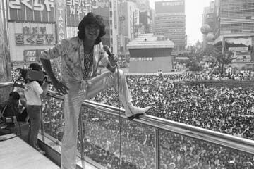 西城秀樹さんのファンが新宿東口を埋め尽くした！伝説の一枚（１９８０年）