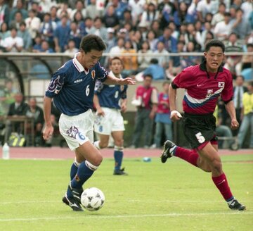  ループシュートの態勢に入った山口。相手の動きを見て打つ余裕があった