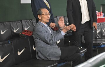 チームの快勝をたたえたソフトバンクの王会長