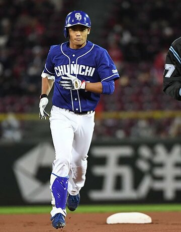  １１日の広島戦後にベンチでも“好プレー”をしていた根尾
