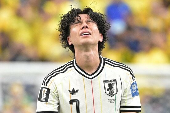 あと一歩でブラジルに敗れ、天を仰ぐＭＦ田中碧.jpg