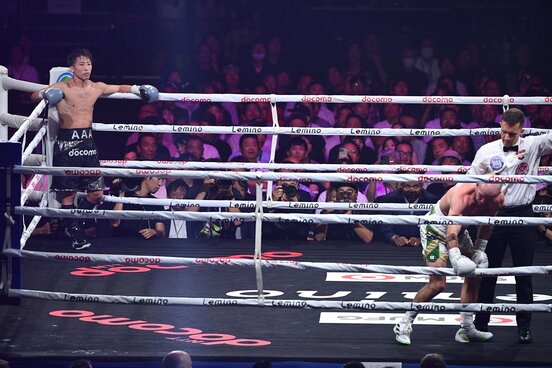 ドヘニー（右）にTKO勝利した井上尚弥