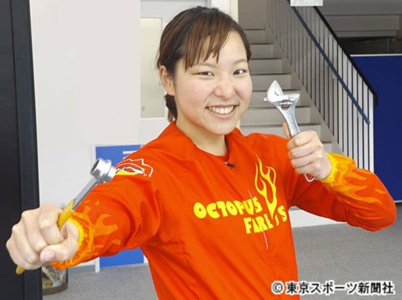  なぜか武闘派？なポーズを決める当銘