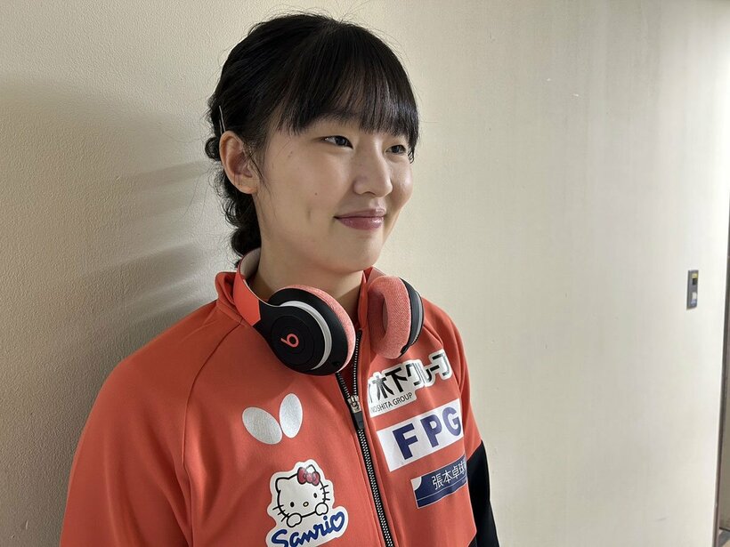 「美和モデル」ヘッドホンを着用する張本美和