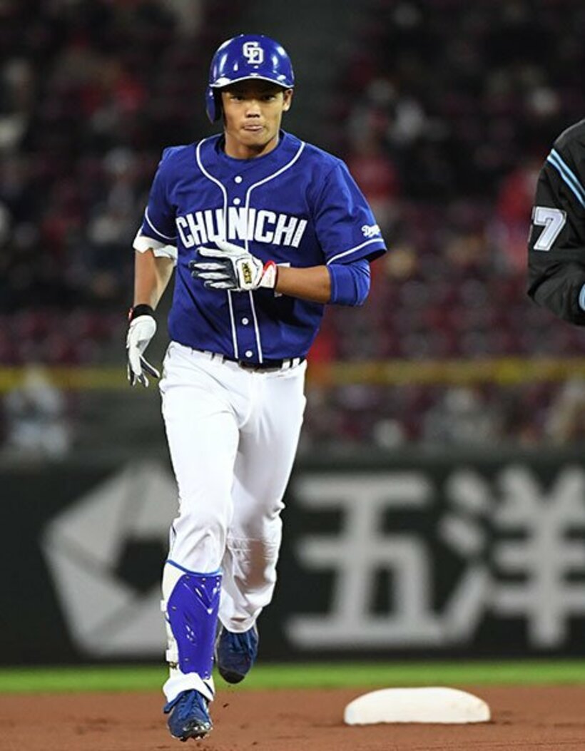  １１日の広島戦後にベンチでも“好プレー”をしていた根尾