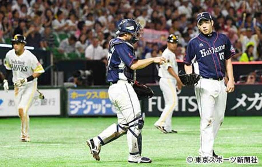  柳田（左）に決勝２ランを浴びた菊池（右）。球界屈指の左腕もソフトバンクにだけは勝てない