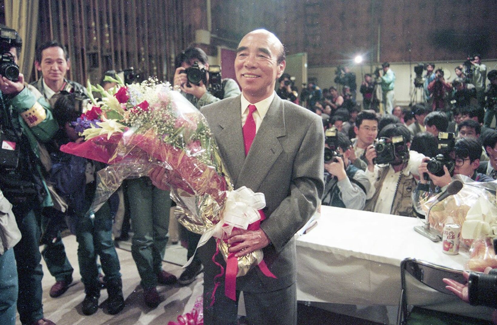 大阪府知事選挙に当選した故横山ノックさん（1995年）