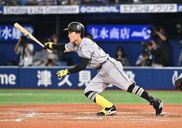延長１１回の６打席目に中前打を放った浦田俊輔