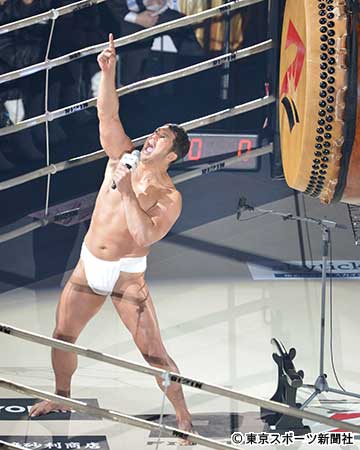  ふんどし太鼓を披露した高田延彦統括本部長