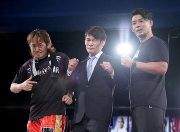  トリオを組む(左から)タノムサク鳥羽、町田光、彰人（東スポWeb）