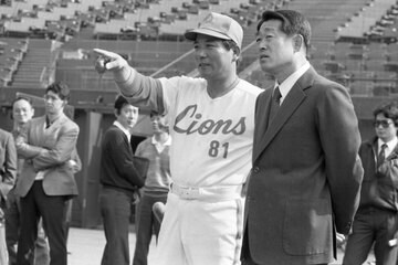 堤義明さん（右）が西武球場建設に向け動き出した