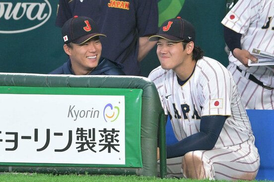 山本由伸（左）と大谷翔平