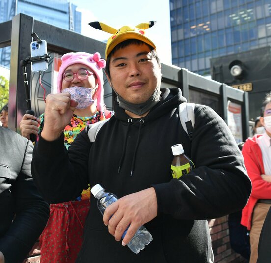 演説会場を訪れたへずまりゅう氏(東スポWeb)