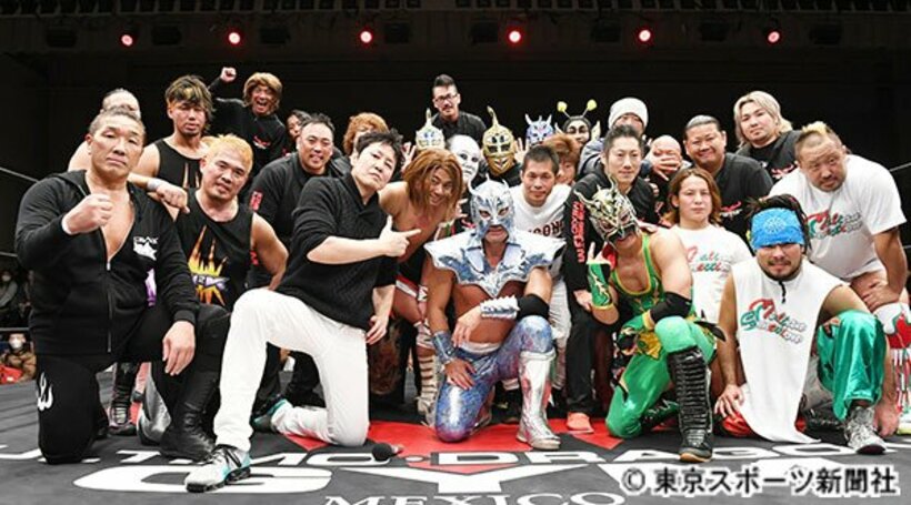  究極龍（前列中央）を中心に懐かしのメンバーが集結