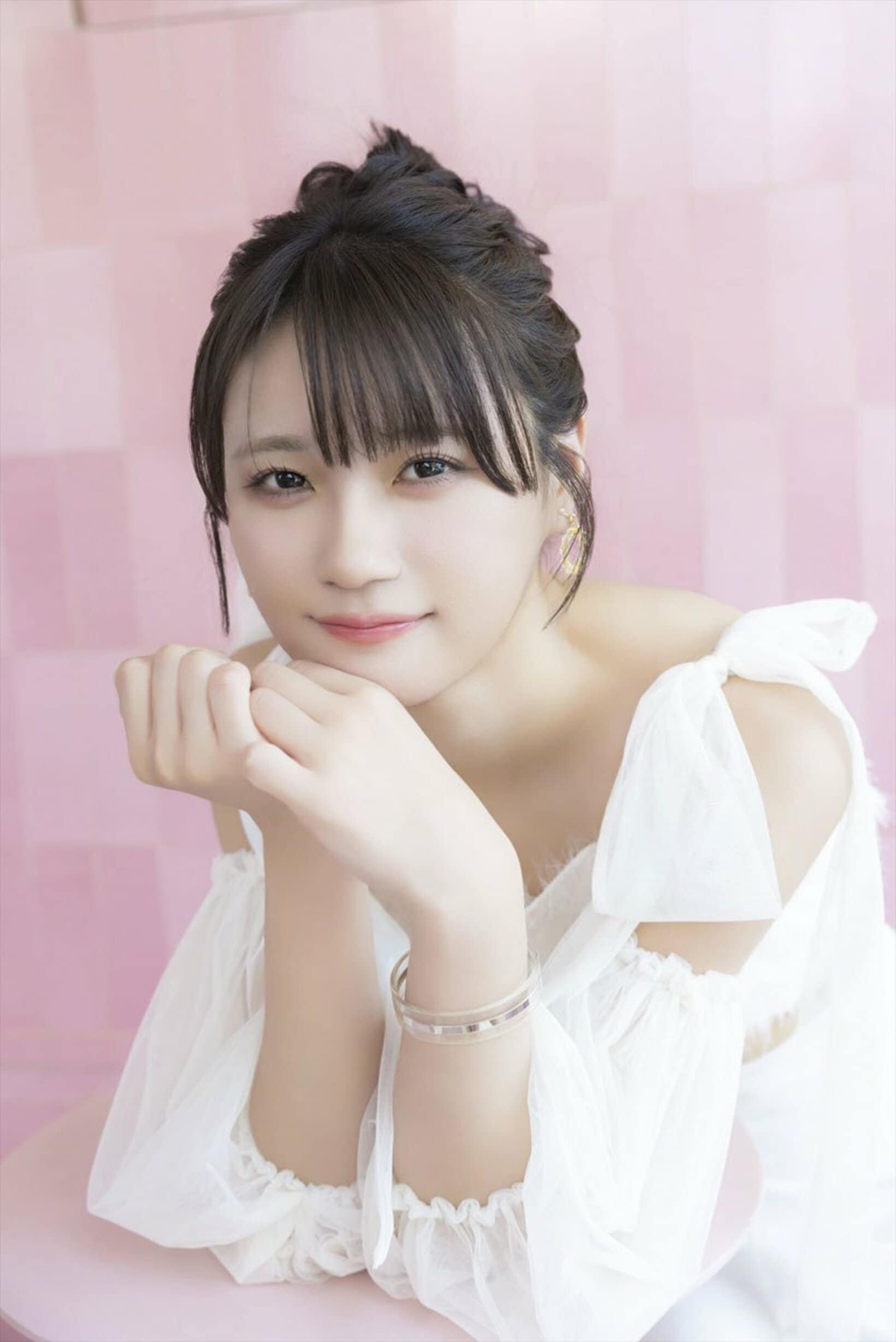 中野愛理の１ｓｔ写真集「可愛いと言って欲しい」HMV&BOOKS online限定版表紙（©KADOKAWA ©Zest,Inc. PHOTO/田中智久）