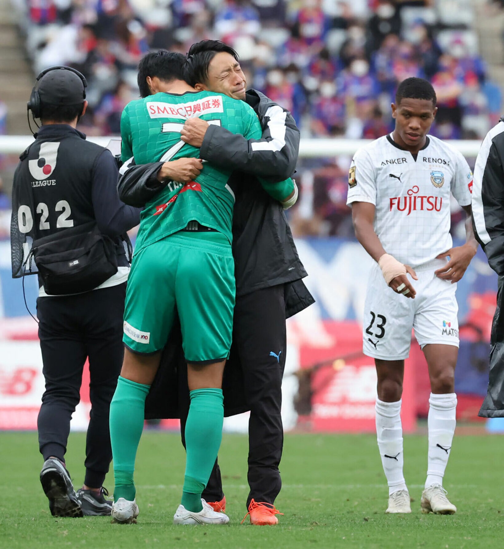 優勝を逃し涙する小林悠