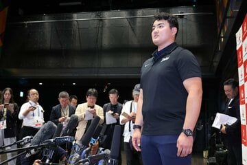 帰国会見で胸中を語った佐々木麟太郎