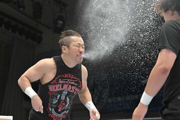レフェリーにウイスキーミストを噴射し反則負けになった金丸