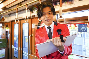 「デッサン演歌」でファンと触れ合った二見颯一