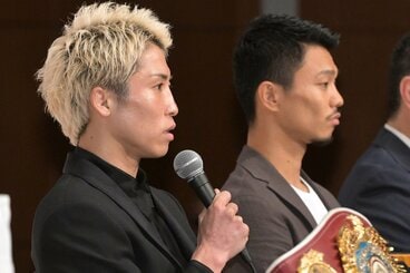 闘志を燃やす井上尚弥（左）