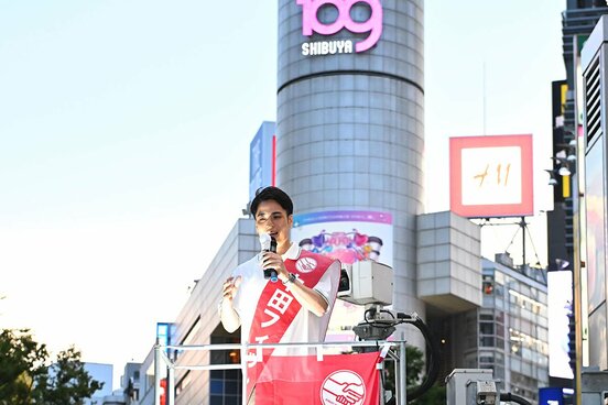 渋谷スクランブル交差点で第一声を上げた中田フィッシュ氏