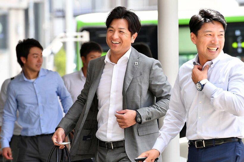 由伸監督は抜群にスーツが似合う男だった