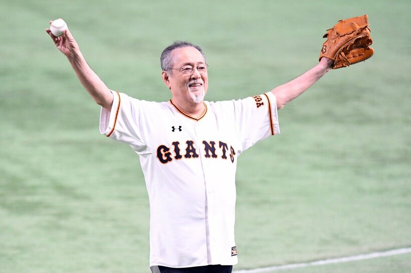 巨人戦で始球式をした仲代達矢さん（２０１７年）