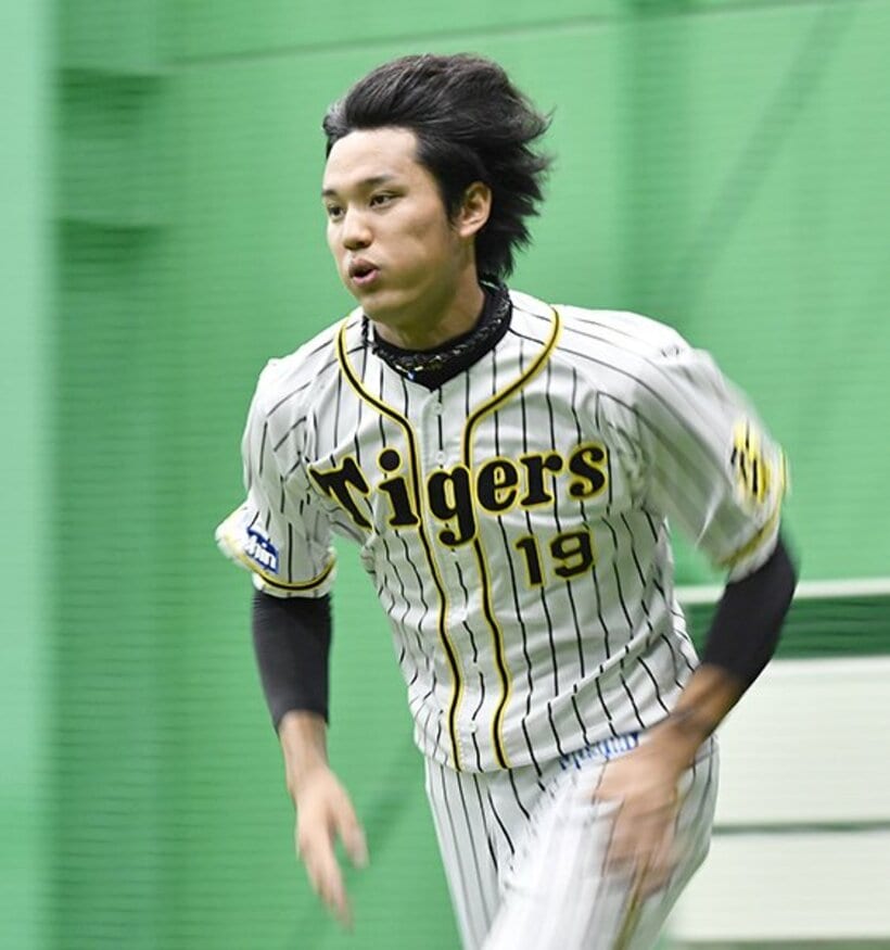  髪をなびかせ調整に励む藤浪