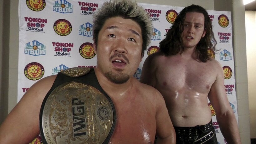 ＩＷＧＰタッグ王座を防衛したＹｕｔｏ－Ｉｃｅ（左）とＯＳＫＡＲ(新日本プロレス提供)