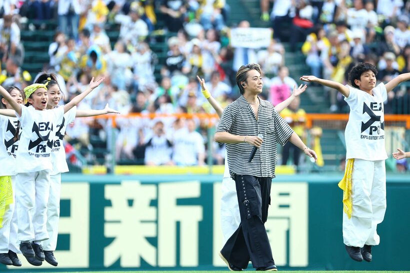熱唱するＴＡＫＡＨＩＲＯ