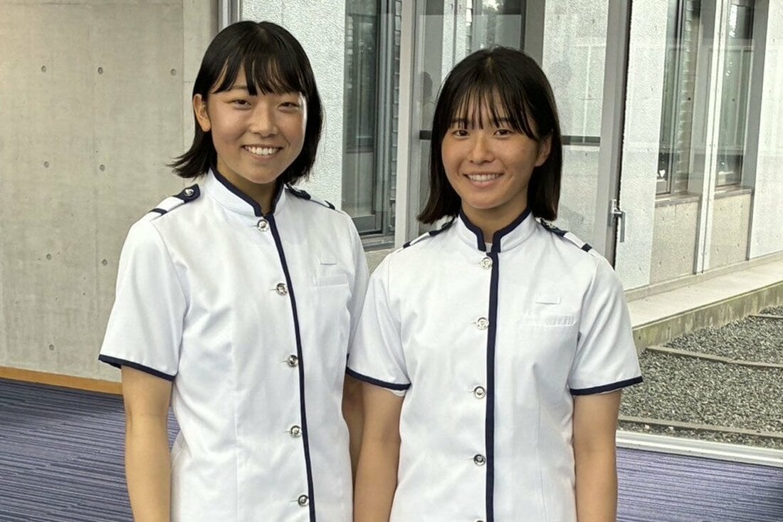 ボートレーサー養成所時代の池田美優(右)。左は同期の中西月輝（2025年）