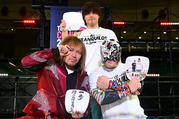前週６日にイベントに登場したばかりの内藤哲也(左)。右はBUSHI、上はRYUSEI