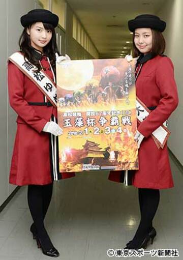  高松ゆめ大使の大沢享花さん（左）と溝渕友恵さん