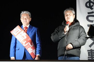吉野敏明氏（左）と応援に駆けつけた内海聡代表