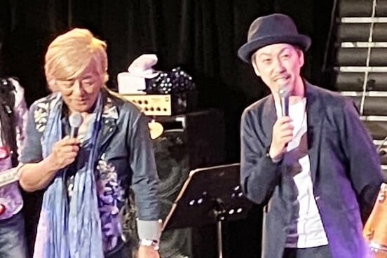 銀座ＴＡＣＴでライブを行った高宮雄次(左)と、ゲストで登場した森脇和成