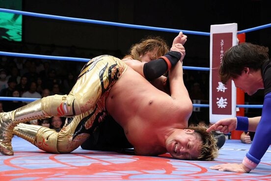 ギブアップする宮原健斗（提供・全日本プロレス）