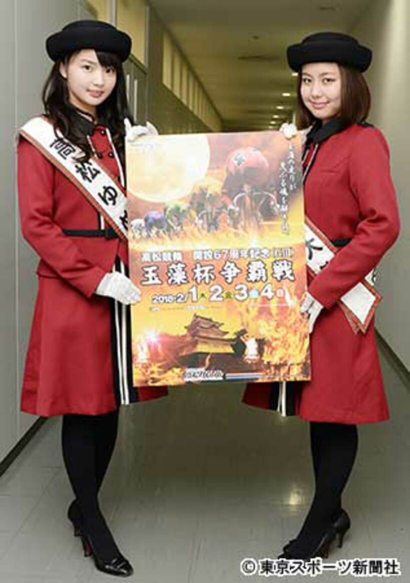  高松ゆめ大使の大沢享花さん（左）と溝渕友恵さん