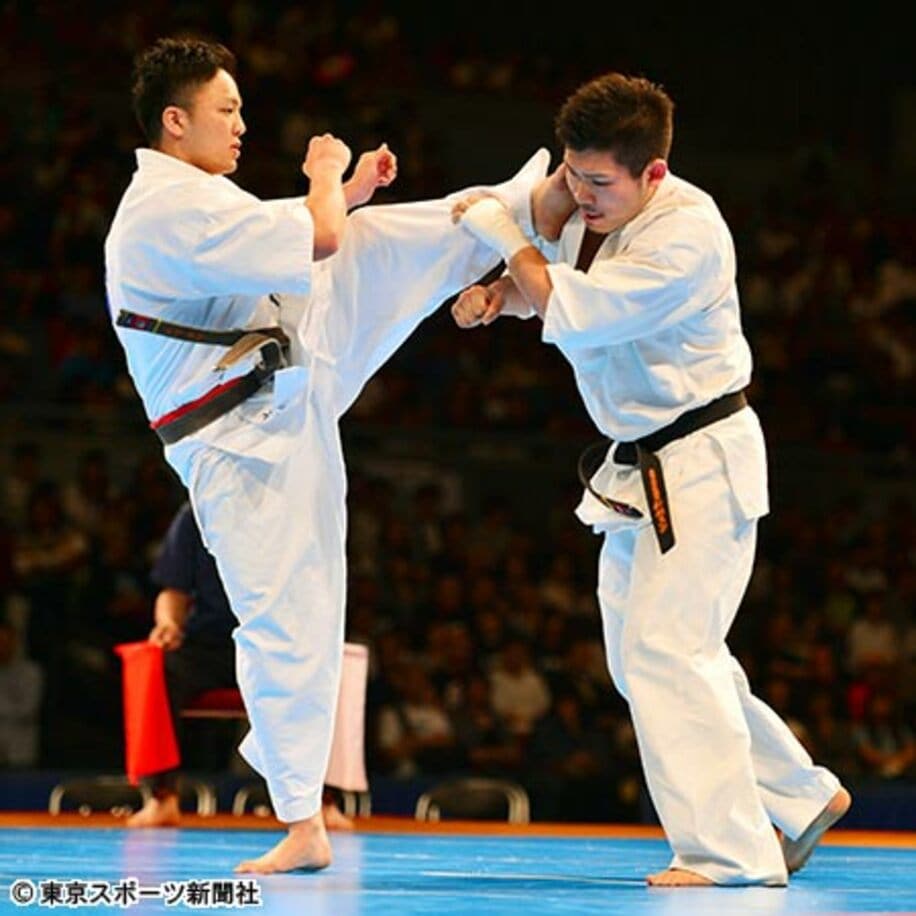 男子重量級決勝は山本和也（左）が島本雄二を下した