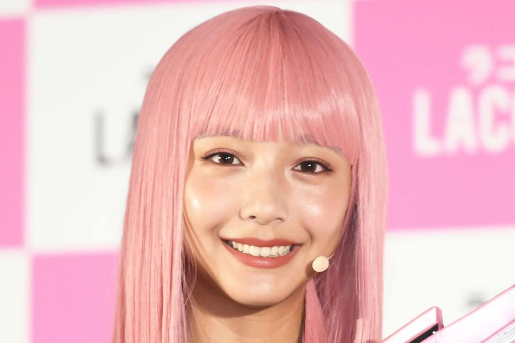 【写真】ピンク髪の山之内すず